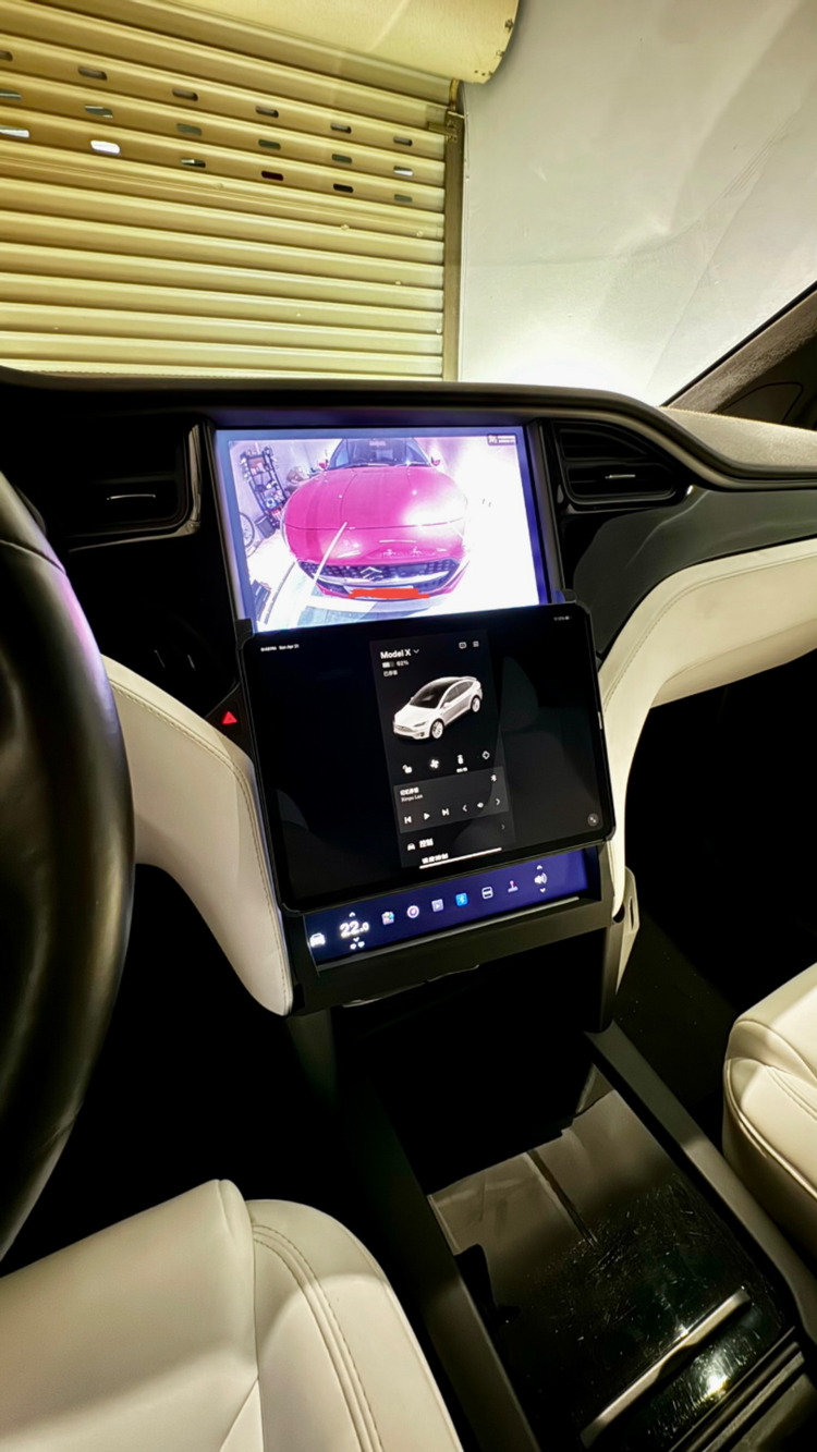 Tesla Model X (2016-2020) Center Console iPad Mount Stand